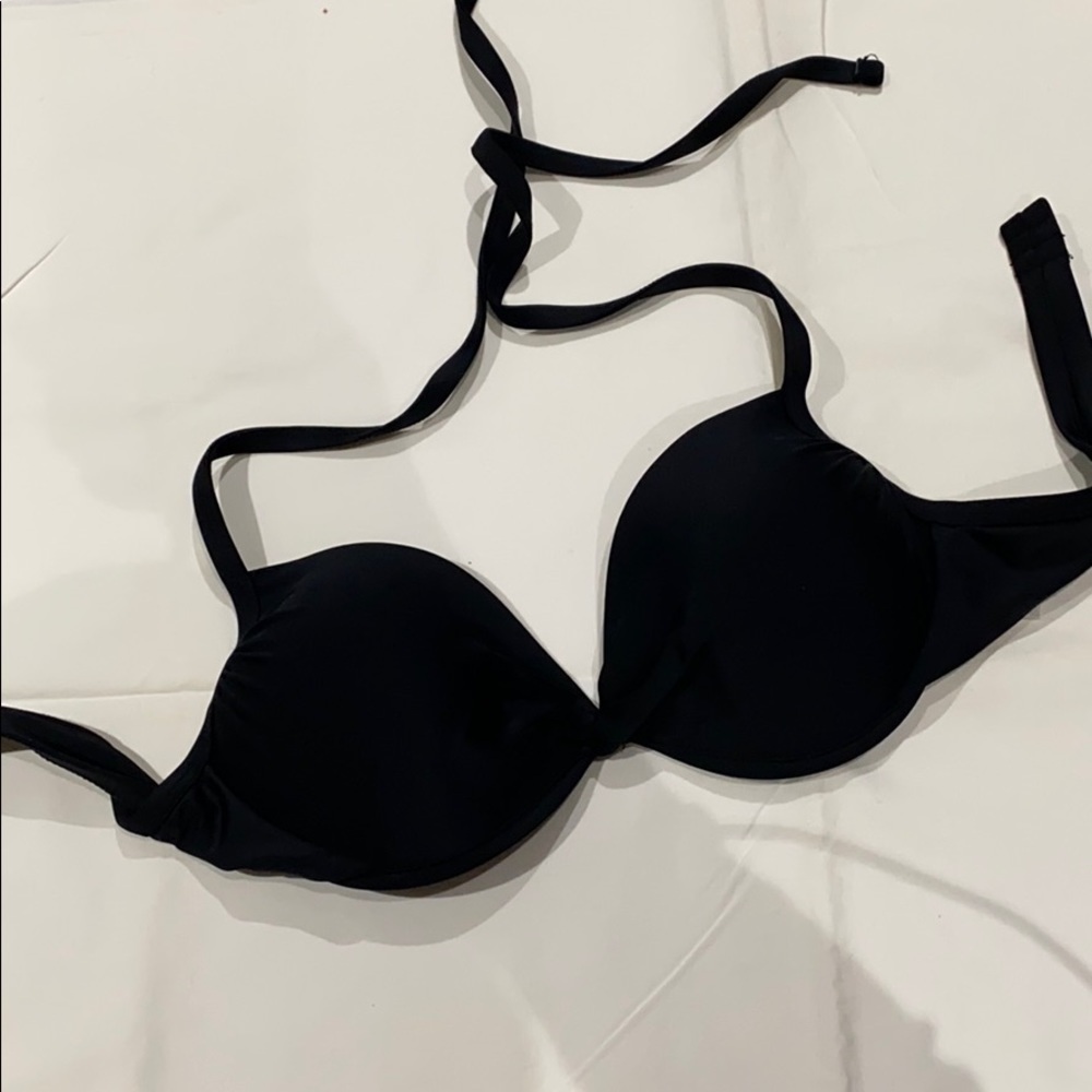 3 for $40
TARGET underwire bikini top L worn once